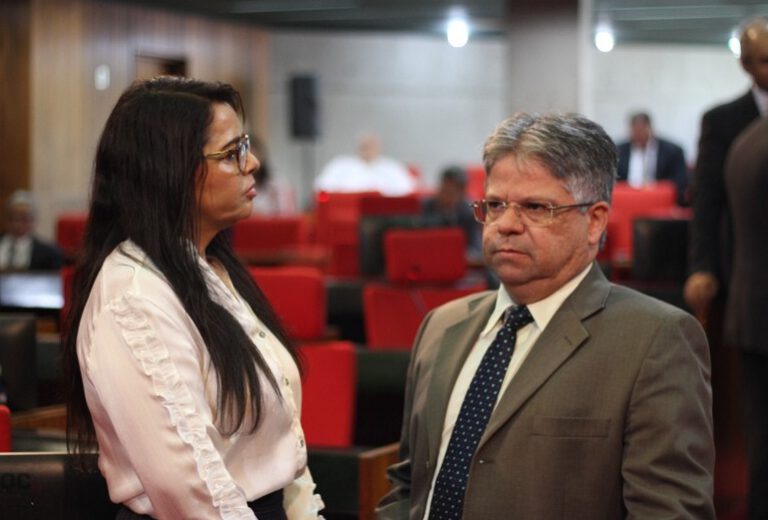 Deputados pedem mais 90 dias para vigorar reforma da Previdência