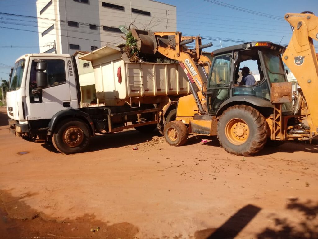 Secretaria de Serviços Públicos intensifica trabalho de limpeza em Picos