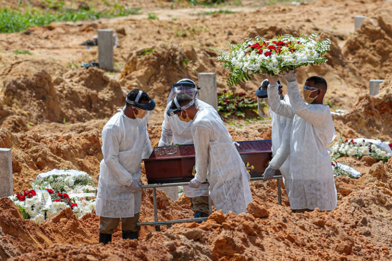 Com 474 novas mortes por coronavírus em 24 horas, Brasil bate recorde e ultrapassa China