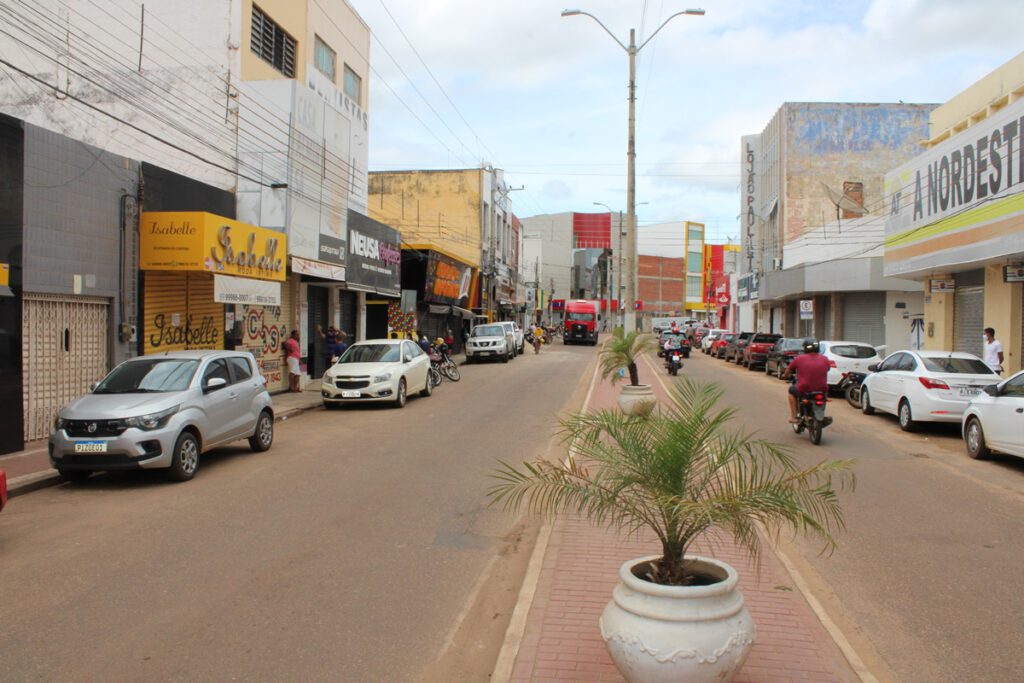 Em novo decreto Prefeitura de Picos proíbe trânsito nas ruas centrais da cidade em dias alternados