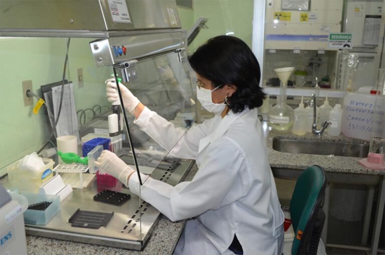 Sindicato diz que 17 servidores do Lacen estão com o novo coronavírus