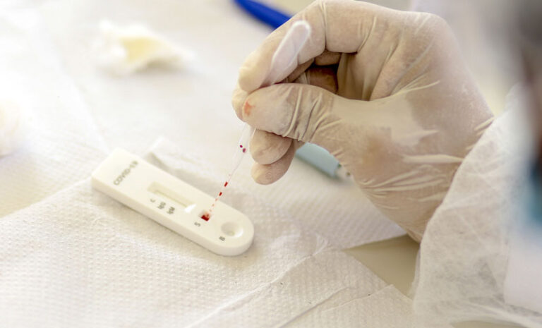 Agente de portaria é preso por furto de testes de Covid-19; exame era negociado a R$ 32