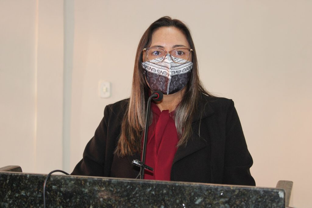 Vereadora Valvívia Santos pede pavimentação e iluminação pública para povoados de Picos