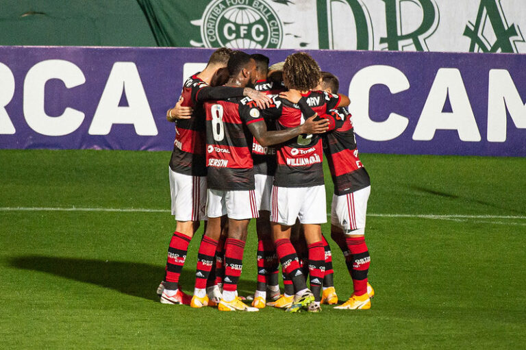Flamengo bate Coritiba e vence a primeira no Brasileirão sob comando de Torrent