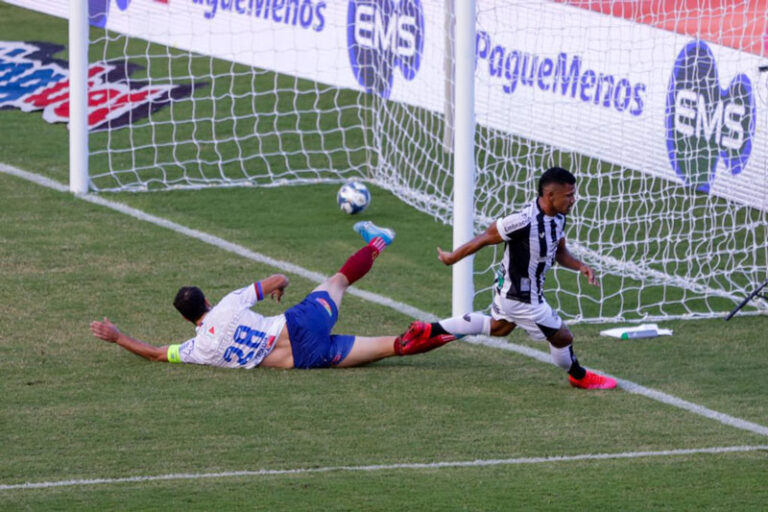 Ceará vence Bahia e abre vantagem na decisão do Nordestão