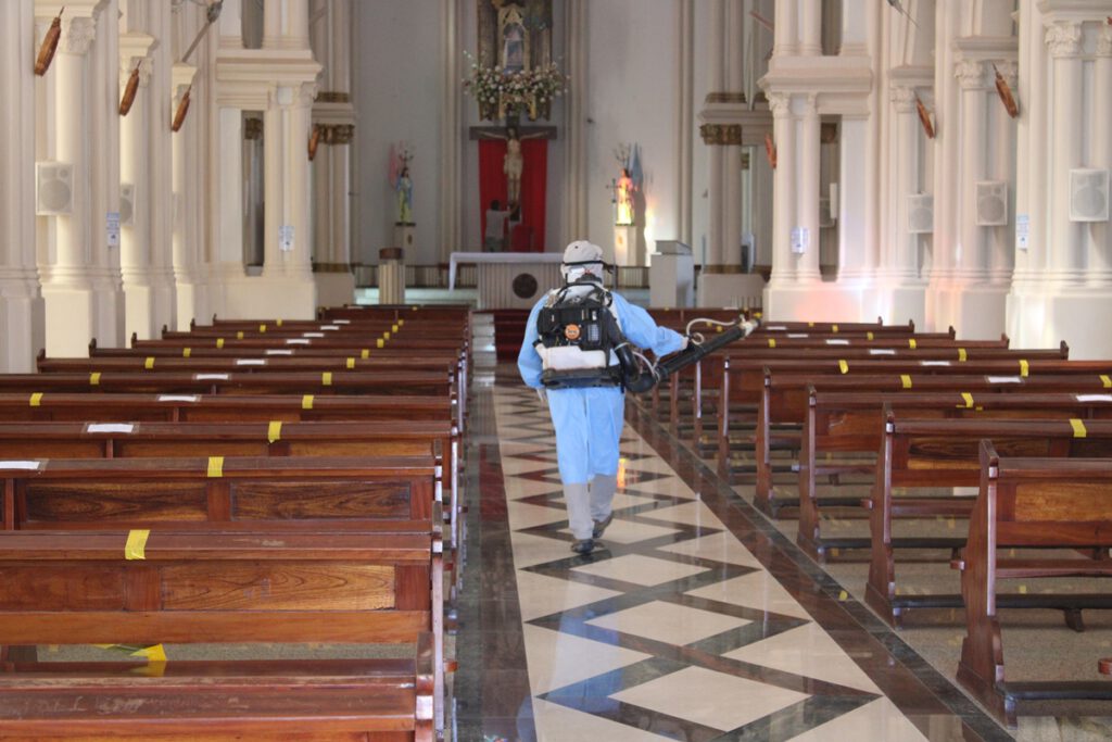 Igreja de Nossa Senhora dos Remédios de Picos passa por sanitização diária