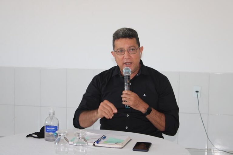 Pré-candidato Edwaldo Viana afirma que pesquisa definirá terceira via e que é preciso se afastar do extremismo