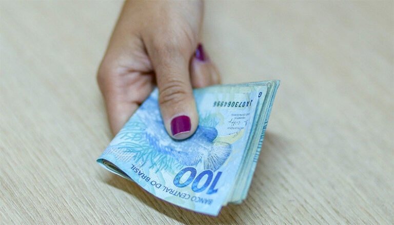Governo propõe salário mínimo de R$ 1.067 para 2021, sem aumento real