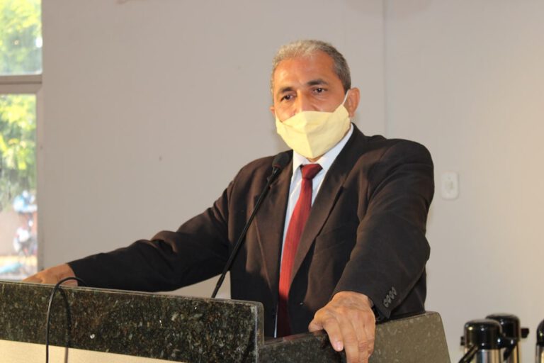 Vereador da oposição defende secretária de Saúde de Picos de críticas