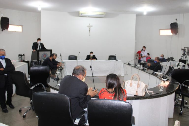 Câmara Municipal de Picos se divide entre apoio aos pré-candidatos Araujinho e Gil Paraibano