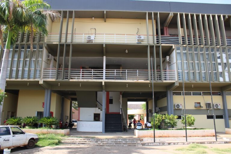 Prefeitura de Picos passa por reforma, mas prédio continuará inacessível para cadeirantes