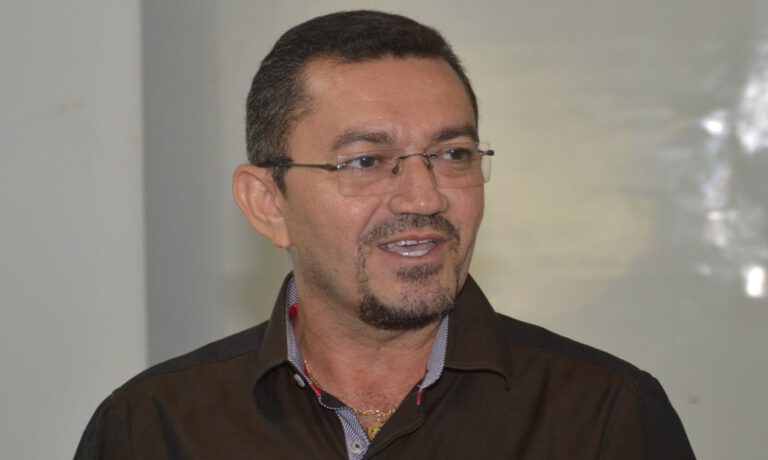 Prefeito Pe. Walmir Lima pede desfiliação do PT