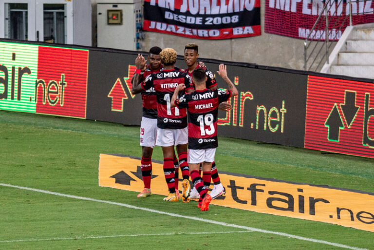 Flamengo vence o Junior Barranquilla e garante o primeiro lugar do Grupo A