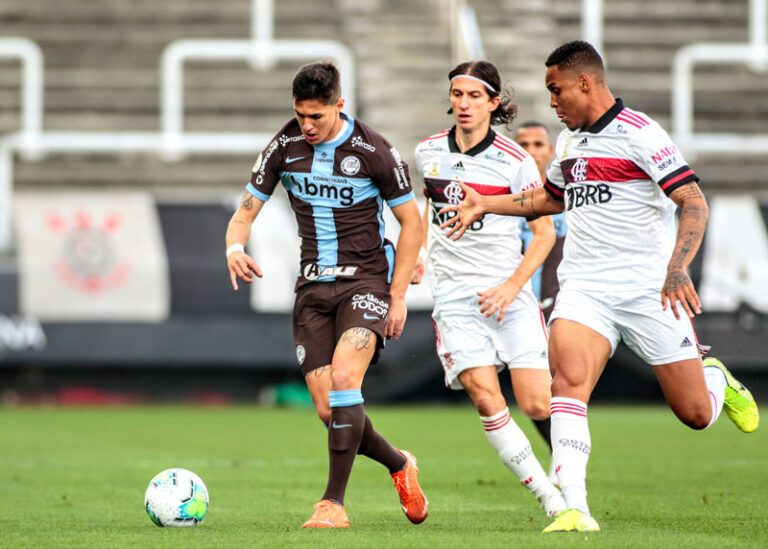 Corinthians leva cinco do Flamengo e sofre sua maior derrota em Itaquera
