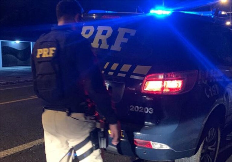 Operação de feriadão da PRF no Piauí resulta em prisões e restringe tráfego