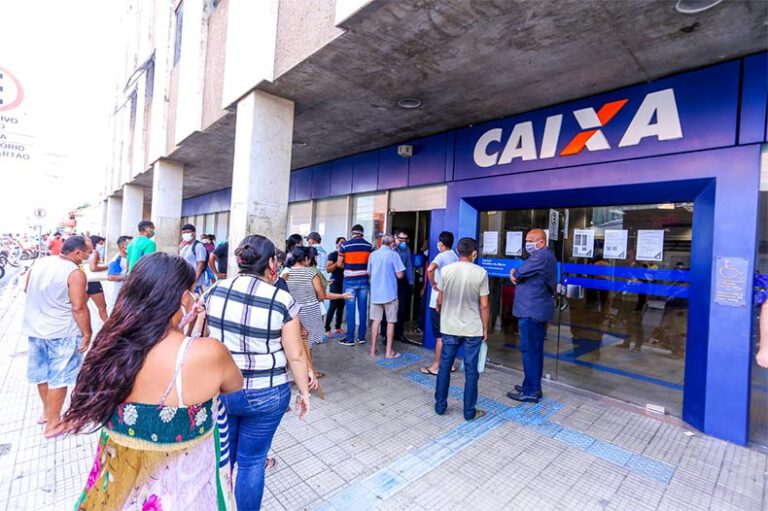 Metade dos consumidores diz não precisar mais de bancos para pagar contas, aponta estudo