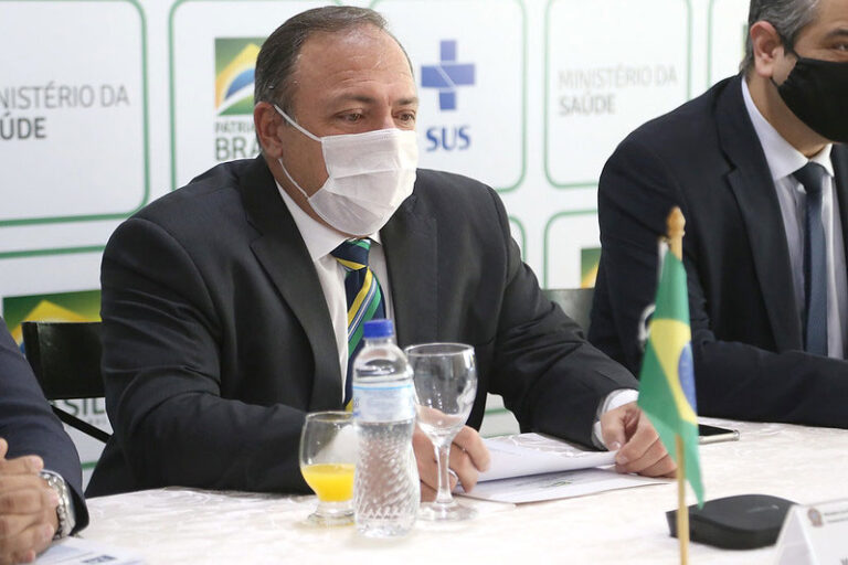 Ministro da Saúde, Eduardo Pazuello, recebe diagnóstico de Covid-19