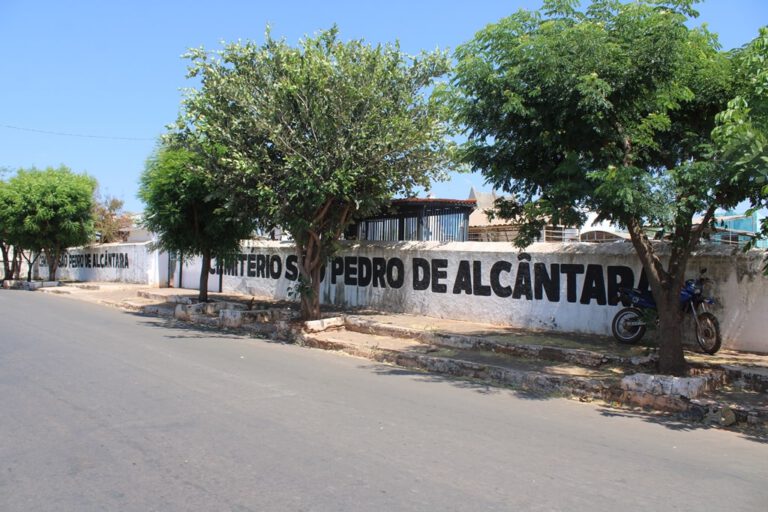 Usuários de drogas estão se abrigando no Cemitério São Pedro de Picos para práticas ilícitas