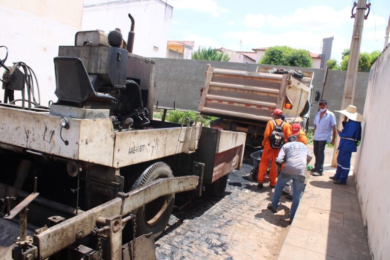 Prefeitura de Picos determina a suspensão de obra de asfaltamento na cidade