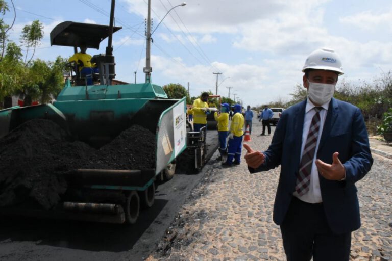 Wellington Dias vai asfaltar dezenas de ruas de Picos