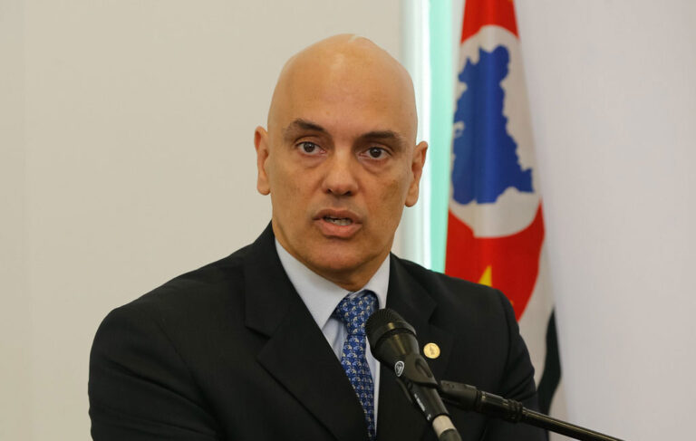 Ministro prorroga inquérito sobre suposta interferência de Bolsonaro na PF