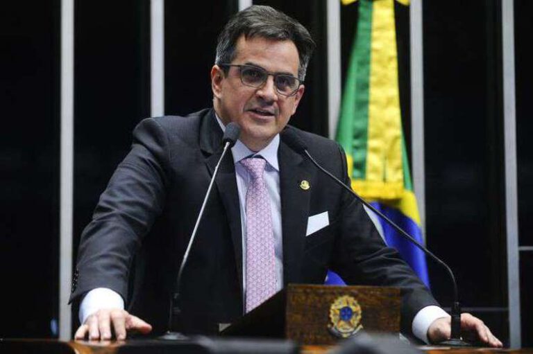 Ciro Nogueira critica postura de Bolsonaro em relação à pandemia, mas nega crise