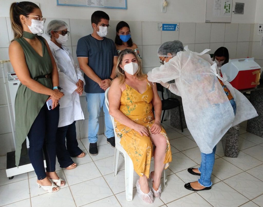 Profissionais de saúde da linha de frente no combate à Covid-19 começam a ser imunizados em Paquetá