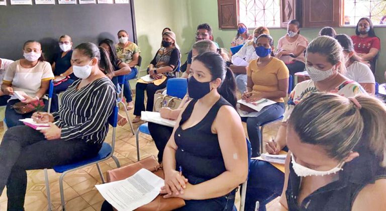 Secretaria de Educação promove reunião com educadores do município