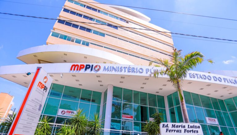 Ministério Público vai investigar ‘furões’ de fila da vacina contra Covid-19 no Piauí