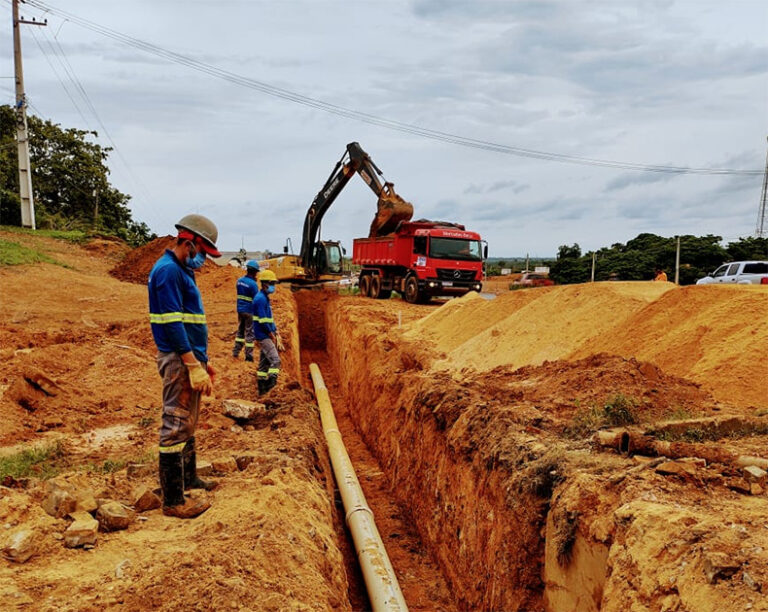 Adutora na BR-316 é remanejada para viabilizar obra de duplicação