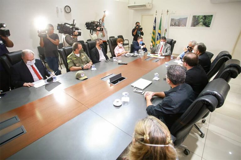 Governo suspende todas as atividades presenciais em novo decreto no estado