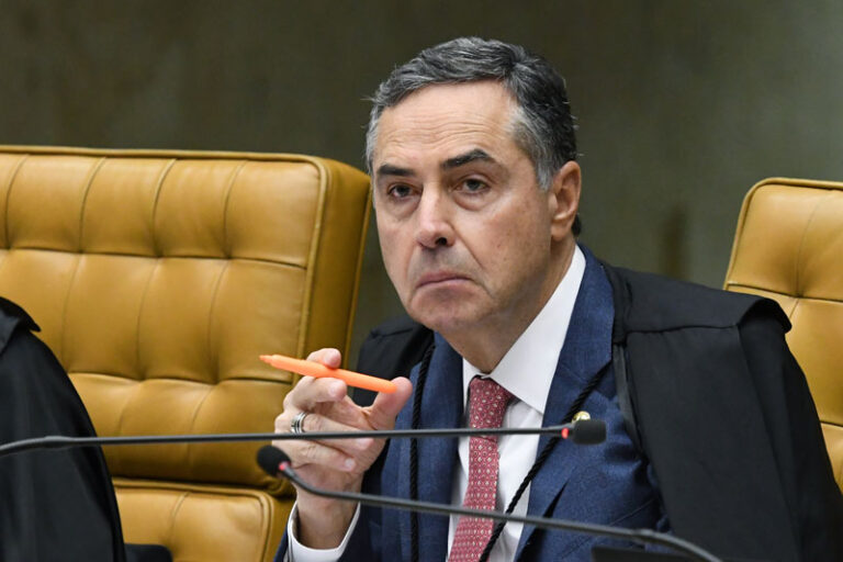 Barroso, do STF, manda presidente do Senado instalar CPI da Covid