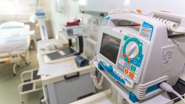 Internações por síndrome respiratória aguda grave caíram 9%, revela COE