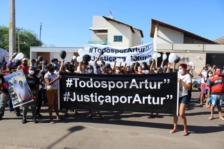 Familiares e amigos do jovem Artur cobram justiça em Picos