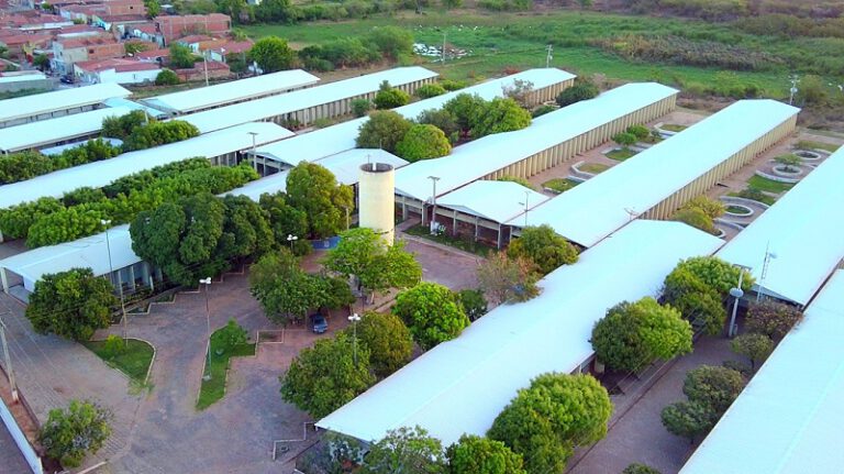 Estudantes de medicina da UFPI de Picos divulgam nota de repúdio sobre atraso na vacinação