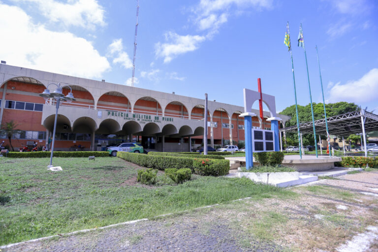 Polícia Militar baixa portaria proibindo militares em atos político-partidários