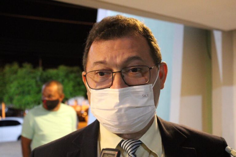 Presidente antecipa parcela do 13º aos servidores da Câmara Municipal de Picos