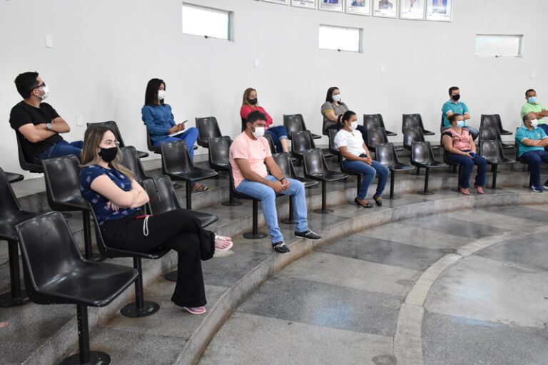 Servidores da Câmara de Picos participam de palestra sobre o Covid-19