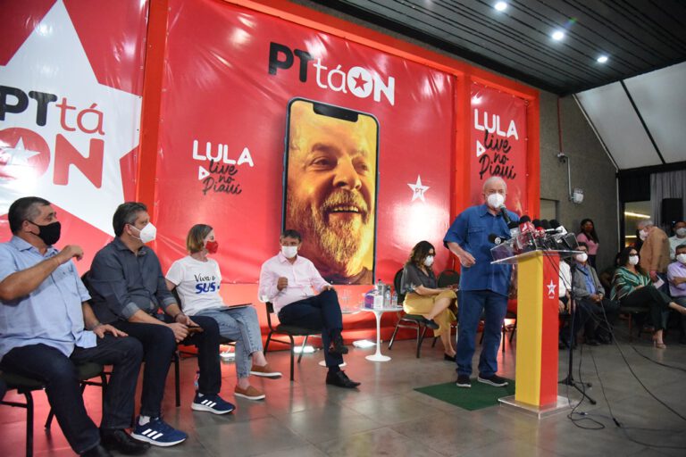 Em coletiva Lula ataca Moro e diz que união de Ciro com Bolsonaro não durará muito