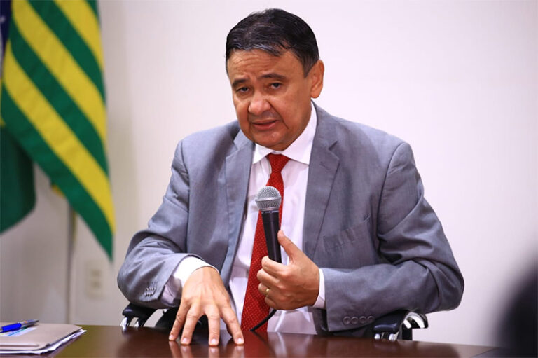 Wellington Dias critica Bolsonaro e diz que PIB do Brasil cresce “como rabo de cavalo”