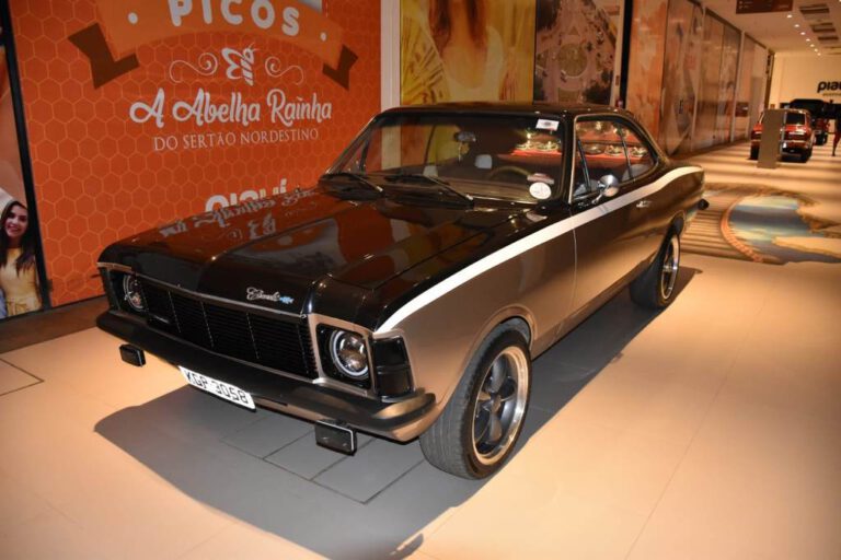 Exposição de carros antigos movimenta Piauí Shopping Center neste final de semana