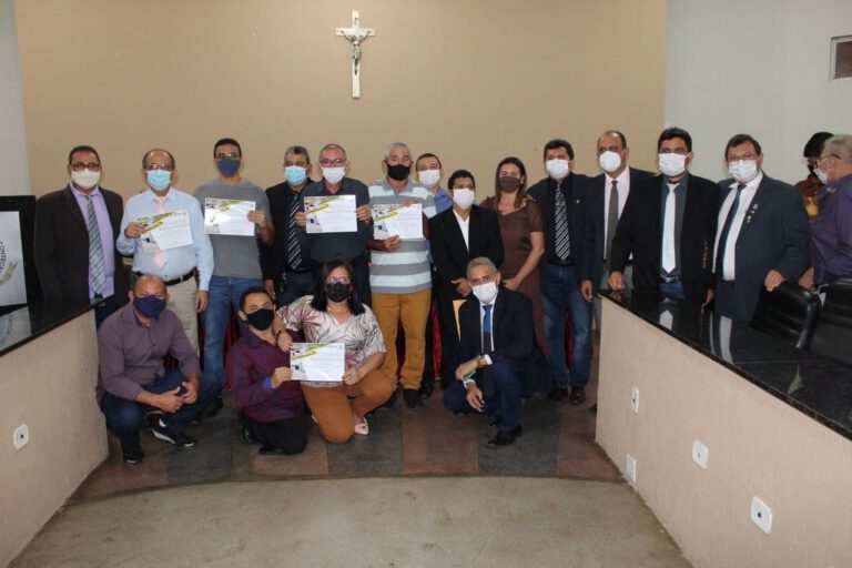 Câmara de Picos homenageia Professores, Dentistas e Servidores Públicos em Sessão Solene