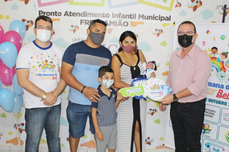 Prefeitura de Picos entrega chave do bebê prefeito e realiza encerramento da VII Semana do Bebê