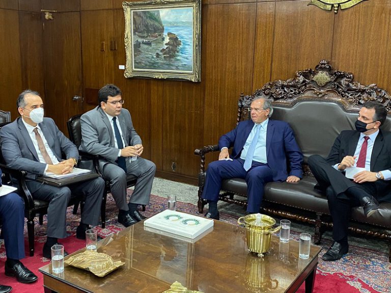 Rafael Fonteles participa de entrega do relatório da Reforma Tributária ao Senado