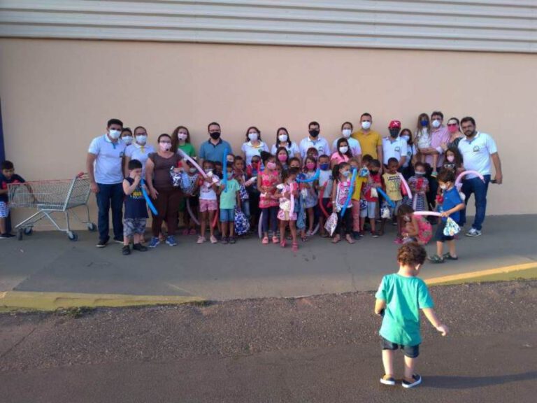 Loja Maçônica Rei Salomão leva crianças para lazer no shopping