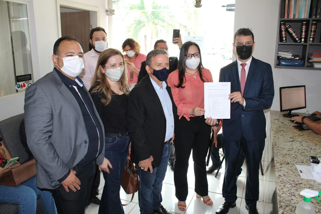 Advogados Maycon Luz e Yana Moura registram candidatura para presidência da OAB de Picos