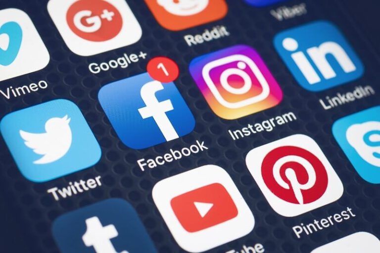 Efeitos positivos e negativos das redes sociais: psicóloga explica