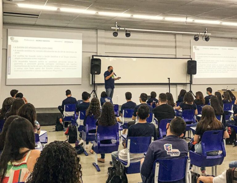 Mega Machado volta a ser realizado prometendo descontração e revisão do conteúdo do ENEM