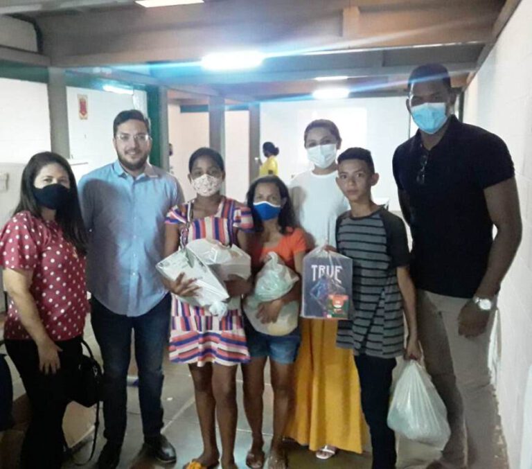 Prefeitura de Picos realiza distribuição de kits de merendar escolar da  agricultura familiar para alunos da rede municipal