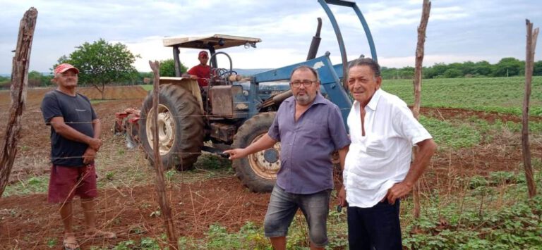 Prefeitura de Picos está em ritmo acelerado de aração de terras na Zona Rural e Secretaria de Agricultura já se mobiliza por sementes